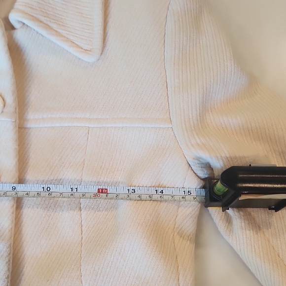 Elegant Cream Women's Coat, Size Small - Picture 5 of 9